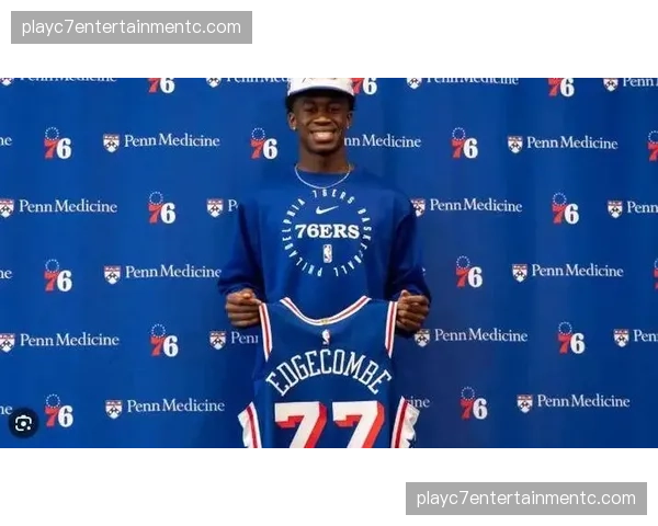 埃奇库姆对绿军砍30+10 探花秀季后赛展露锋芒